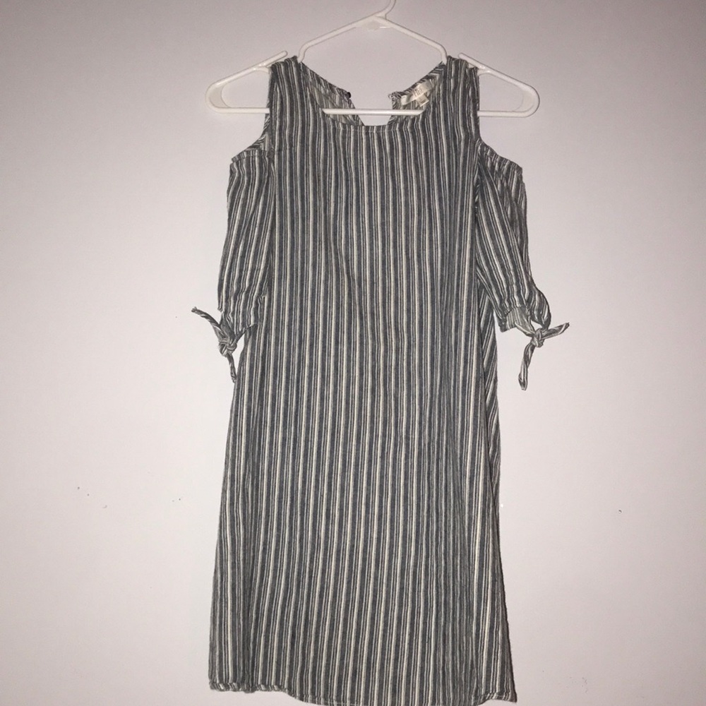 super cute navy and white striped dress!!